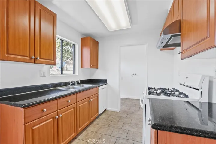 20214 Cohasset Street 14, Winnetka, California 91306