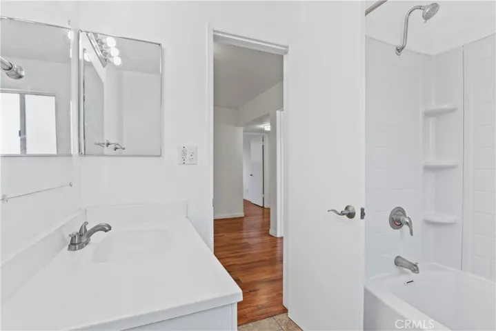 20214 Cohasset Street 14, Winnetka, California 91306