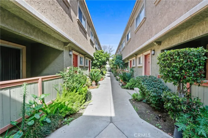 20214 Cohasset Street 14, Winnetka, California 91306
