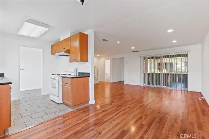 20214 Cohasset Street 14, Winnetka, California 91306