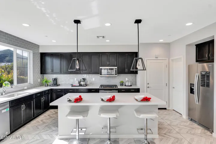 136 Farmhouse Dr  -  HsHProd-33