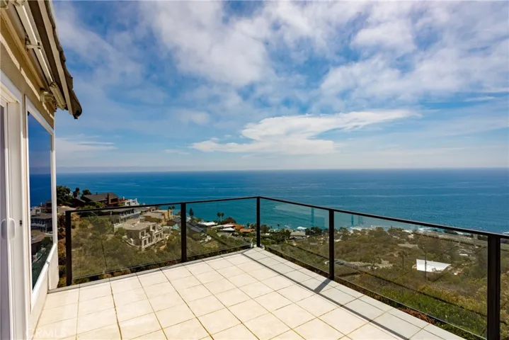 875 Baja Street, Laguna Beach, California 92651