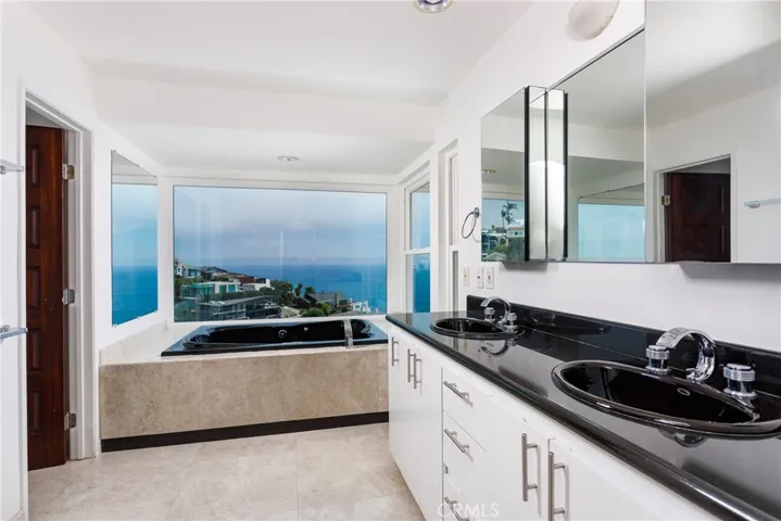 875 Baja Street, Laguna Beach, California 92651