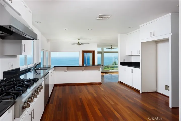 875 Baja Street, Laguna Beach, California 92651