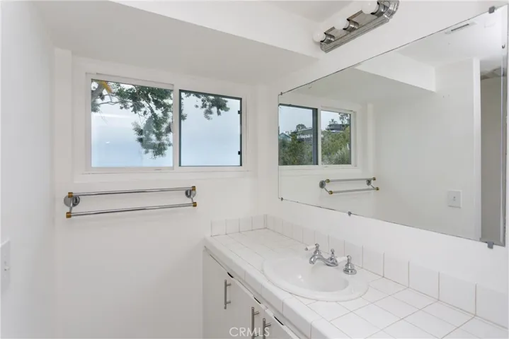 875 Baja Street, Laguna Beach, California 92651