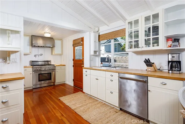 1215 Brangwyn Way, Laguna Beach, California 92651