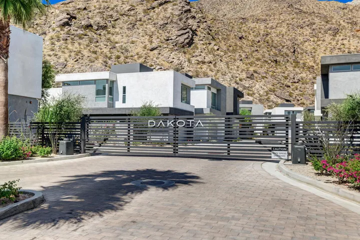 ENTRY GATE ANGLED MLS