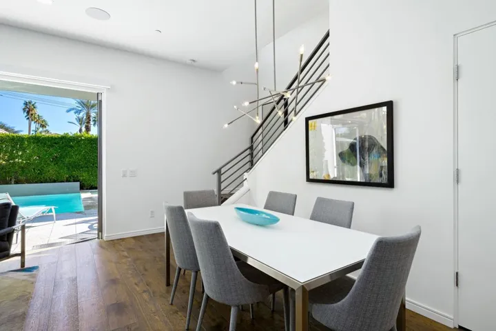 10-web-or-mls-HM_Surrey_OPMG_0124_010