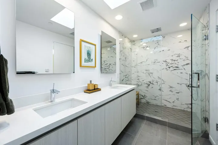 32-web-or-mls-HM_Surrey_OPMG_0124_032