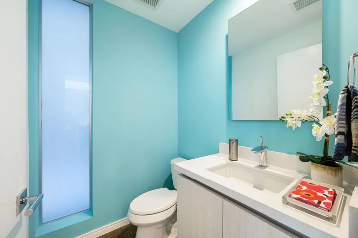 24-web-or-mls-HM_Surrey_OPMG_0124_024