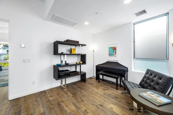 27-web-or-mls-HM_Surrey_OPMG_0124_027