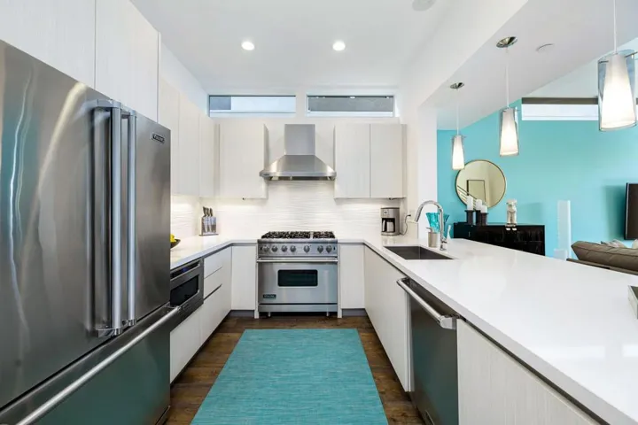 21-web-or-mls-HM_Surrey_OPMG_0124_021