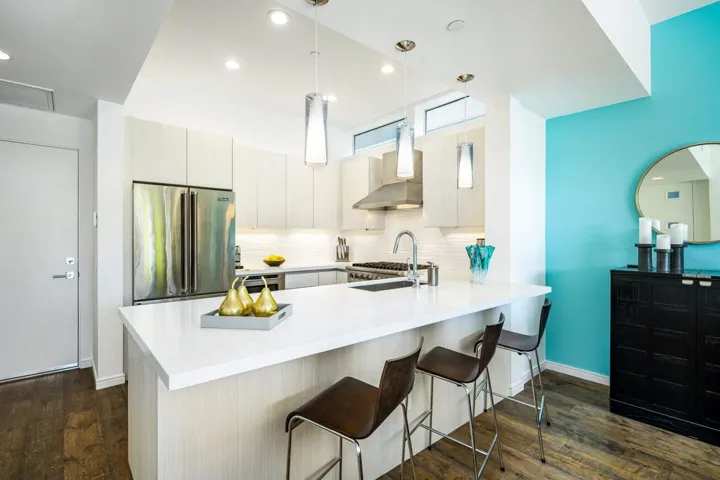 20-web-or-mls-HM_Surrey_OPMG_0124_020