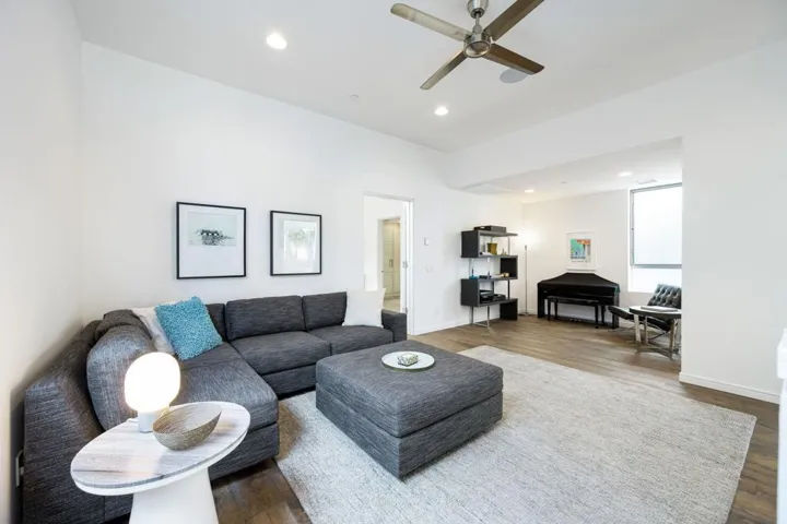 25-web-or-mls-HM_Surrey_OPMG_0124_025