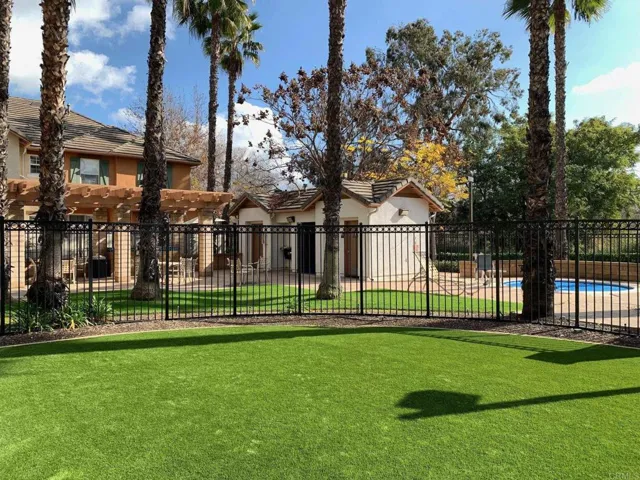Picnic area/lawn