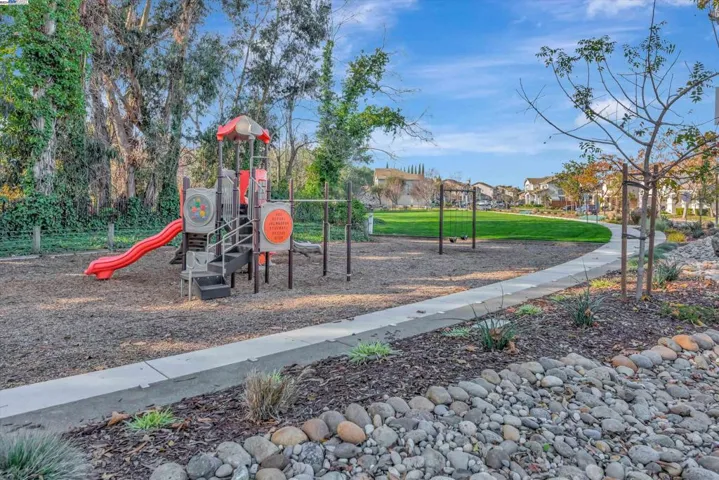 125 Accolade Dr, San Leandro, California 94577