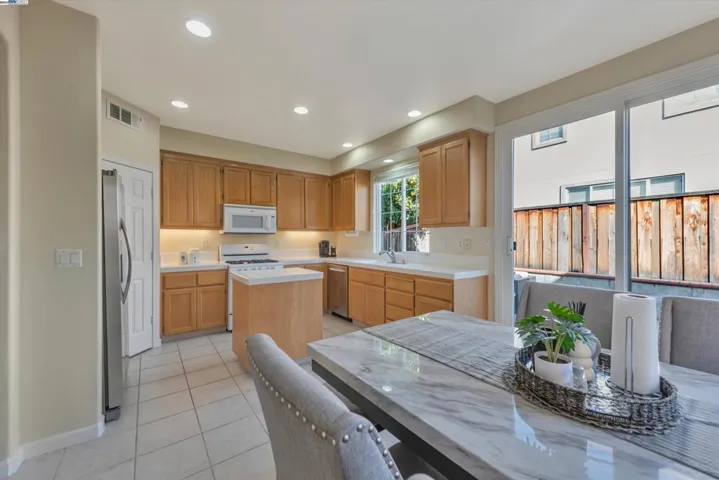 125 Accolade Dr, San Leandro, California 94577