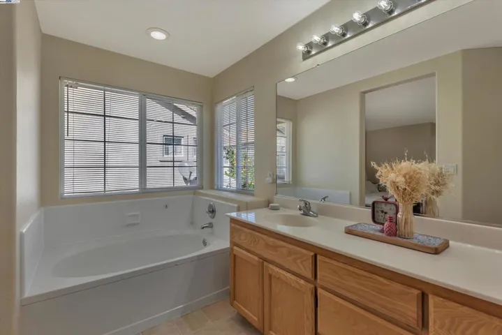125 Accolade Dr, San Leandro, California 94577