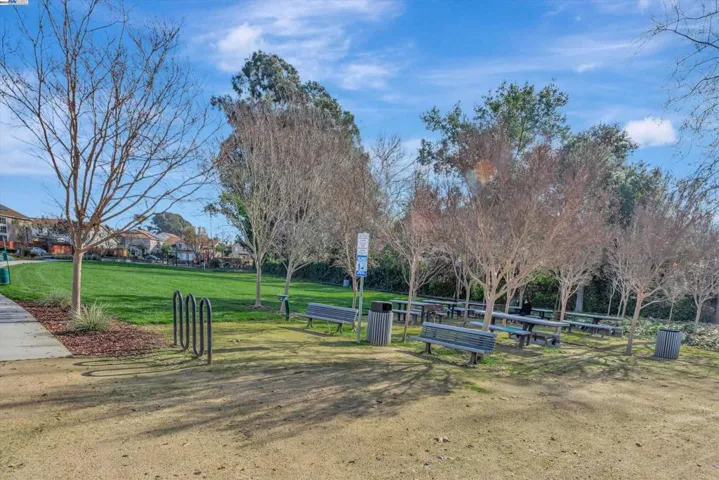 125 Accolade Dr, San Leandro, California 94577