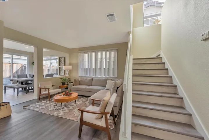 125 Accolade Dr, San Leandro, California 94577