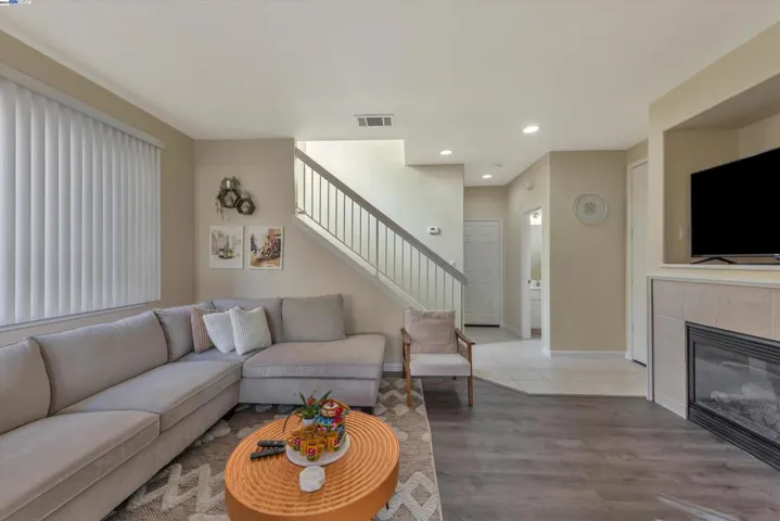 125 Accolade Dr, San Leandro, California 94577