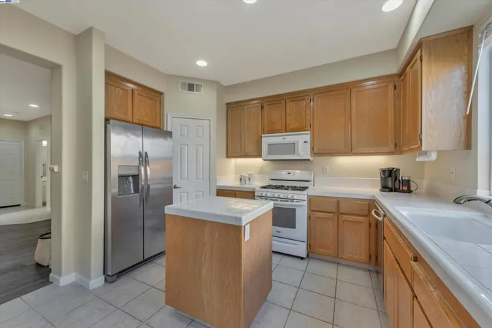 125 Accolade Dr, San Leandro, California 94577