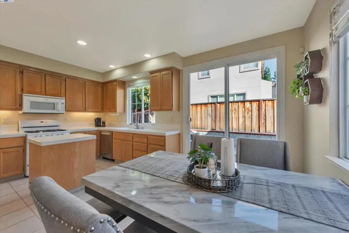 125 Accolade Dr, San Leandro, California 94577