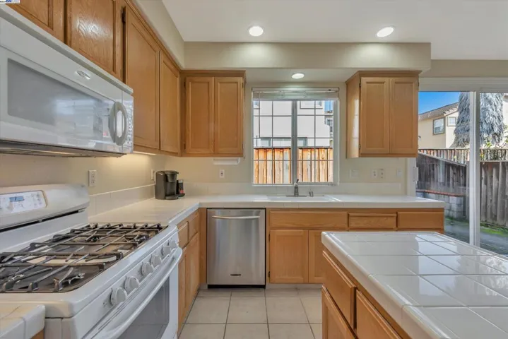 125 Accolade Dr, San Leandro, California 94577