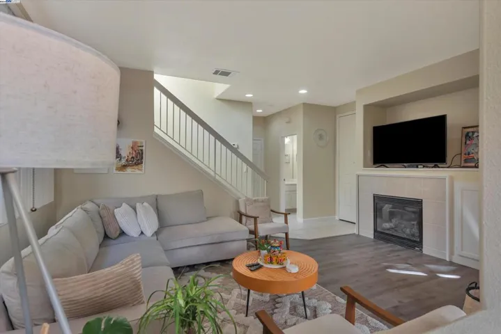 125 Accolade Dr, San Leandro, California 94577