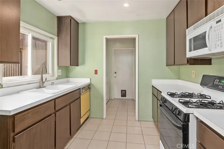 5710 Falling Leaf Lane, Jurupa Valley, California 92509