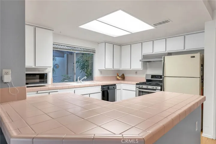 20111 Vintage Street, Chatsworth, California 91311