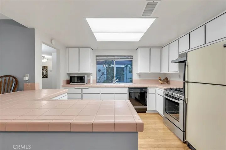 20111 Vintage Street, Chatsworth, California 91311
