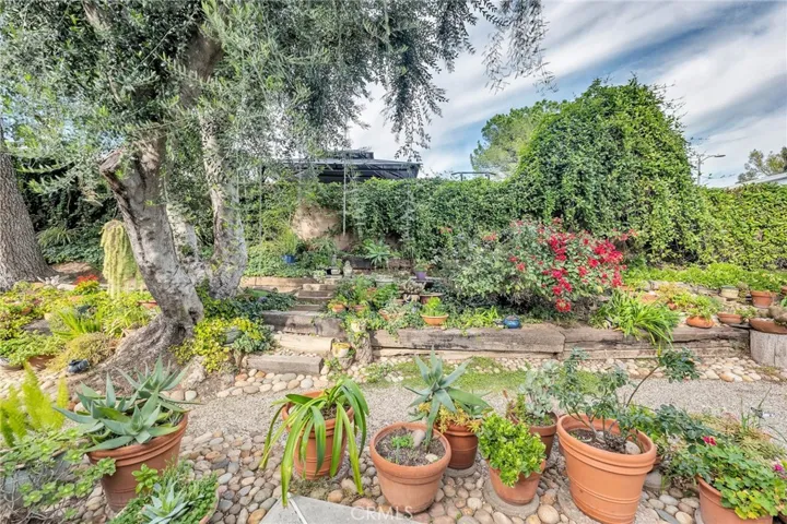 20111 Vintage Street, Chatsworth, California 91311