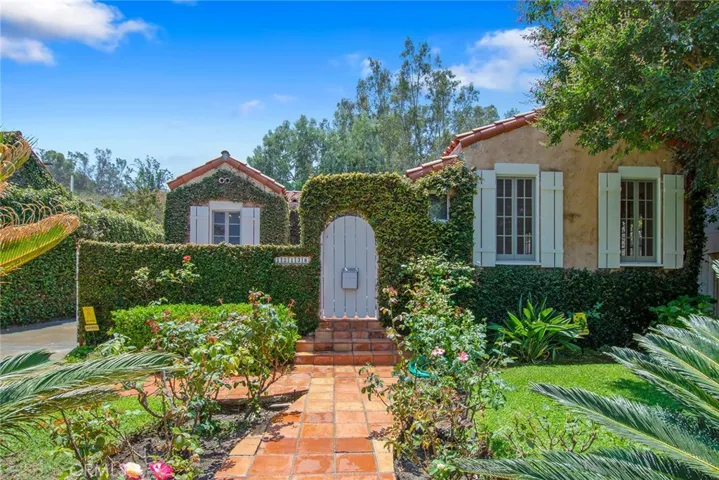 12138 Laurel Terrace Drive, Studio City, California 91604