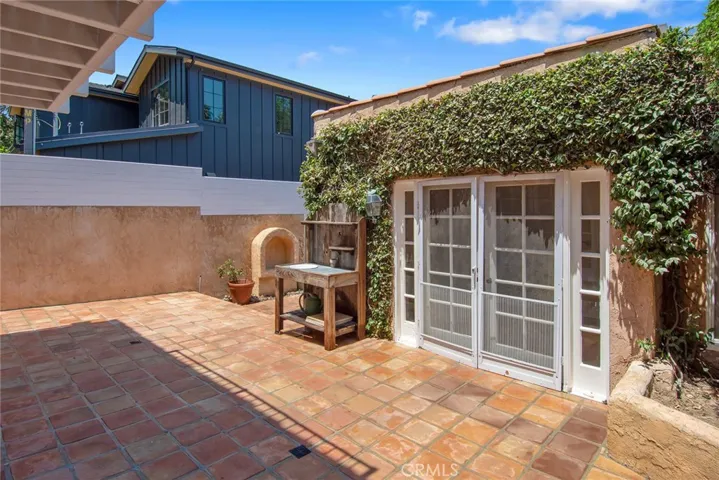 12138 Laurel Terrace Drive, Studio City, California 91604