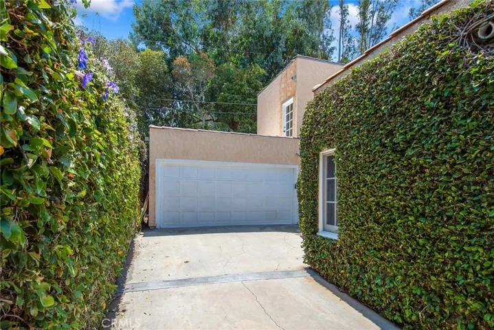 Side Driveway to 2-car Garage