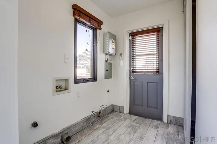 5671 Churchward, San Diego, California 92114
