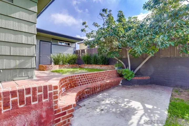 5671 Churchward, San Diego, California 92114