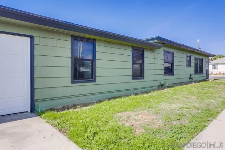 5671 Churchward, San Diego, California 92114