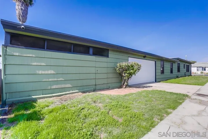 5671 Churchward, San Diego, California 92114