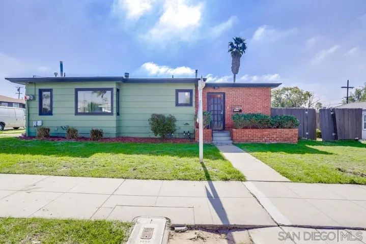 5671 Churchward, San Diego, California 92114