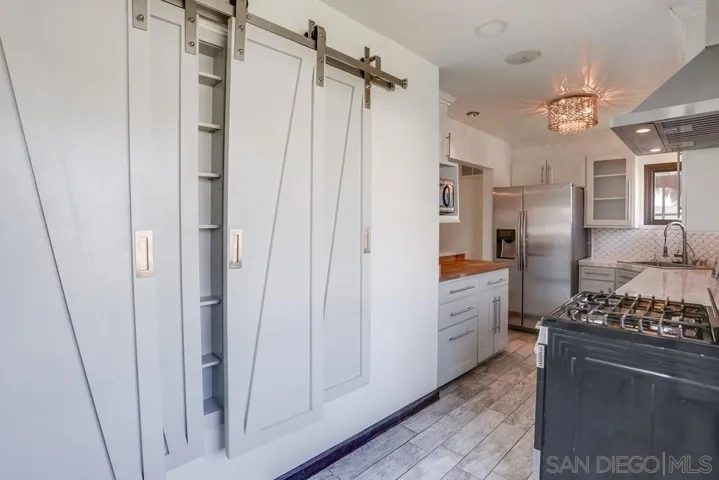 5671 Churchward, San Diego, California 92114