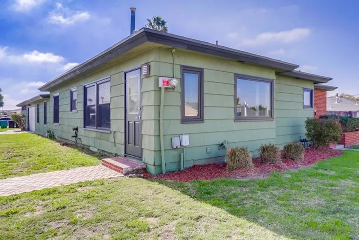 5671 Churchward, San Diego, California 92114