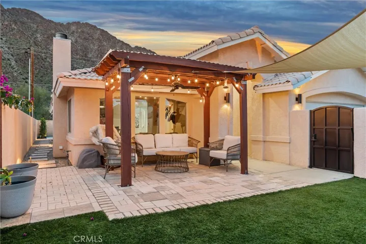 Front outdoor area