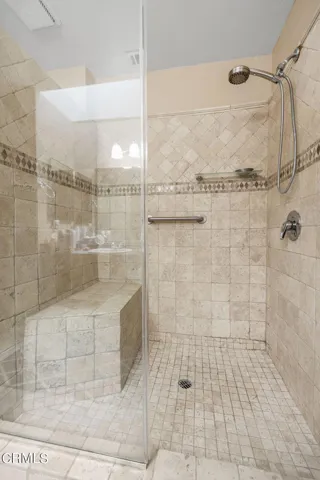 23-web-or-mls-UpmarketMedia_9139Feather-