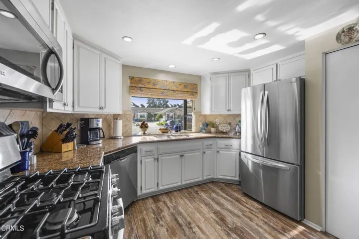 17-web-or-mls-UpmarketMedia_9139Feather-