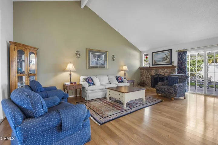 7-web-or-mls-UpmarketMedia_9139Feather-5