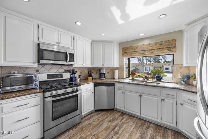 16-web-or-mls-UpmarketMedia_9139Feather-