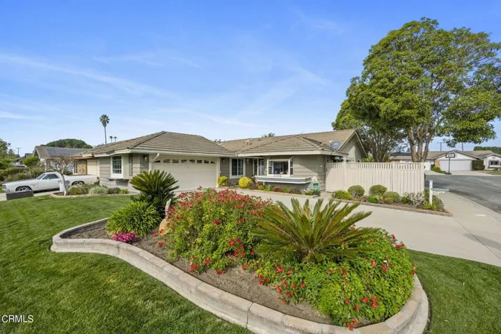 3-web-or-mls-UpmarketMedia_9139Feather-3
