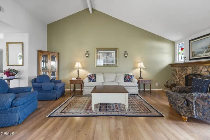 8-web-or-mls-UpmarketMedia_9139Feather-5